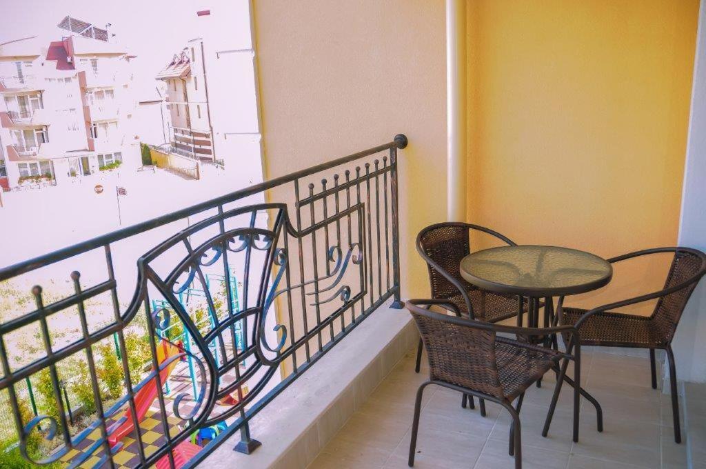 Apartments In Rif 3 Ravda Luaran gambar